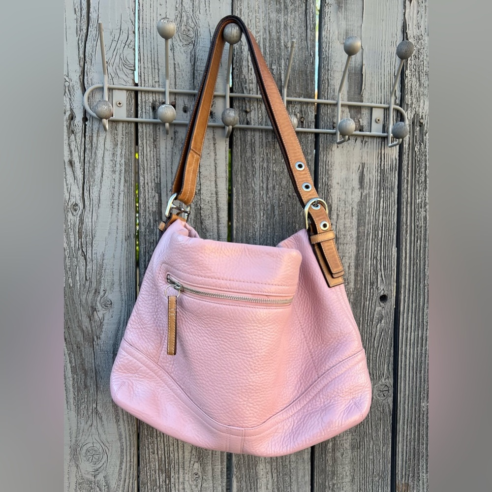 Coach Large pebbled leather Hobo bag in soft pink. - Picture 13 of 17